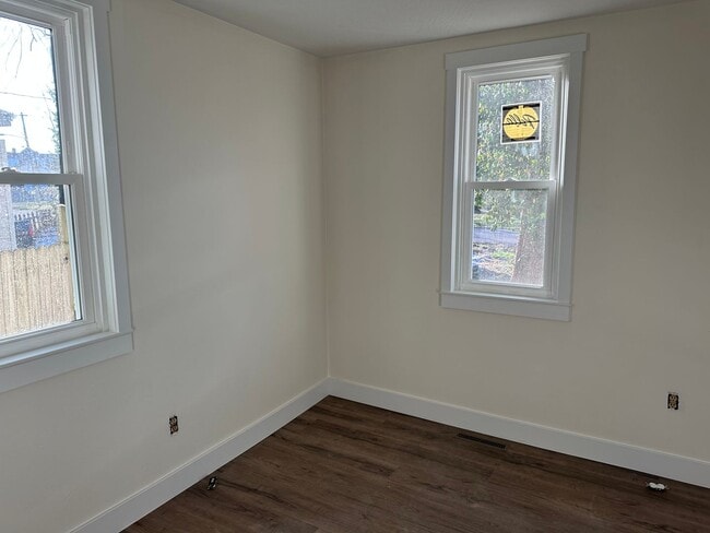 Building Photo - NEW REMODEL