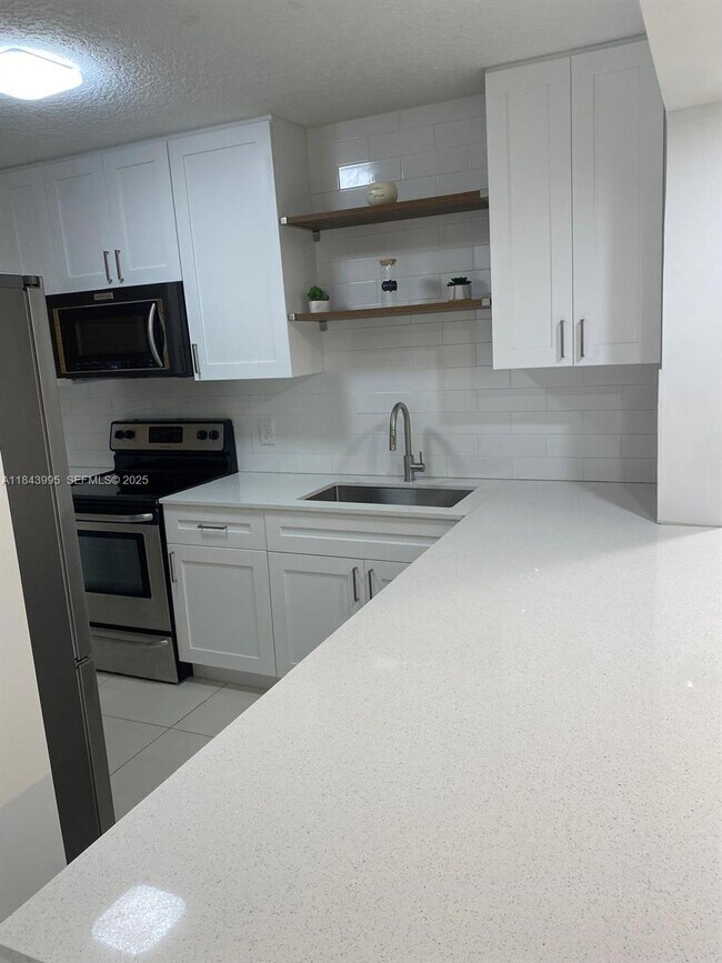 Building Photo - 8411 Forest Hills Dr