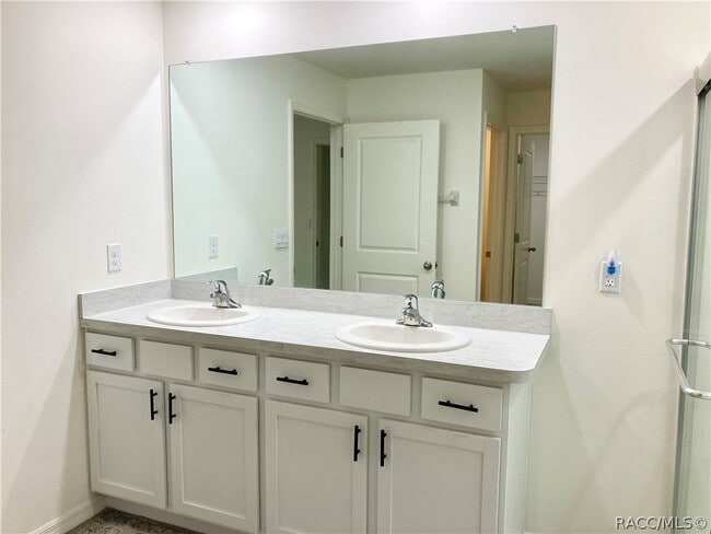 Building Photo - 614 W Fairways View Dr