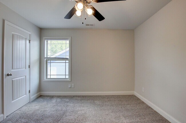 Building Photo - Beautiful Two Story Home With hardwood Flo...