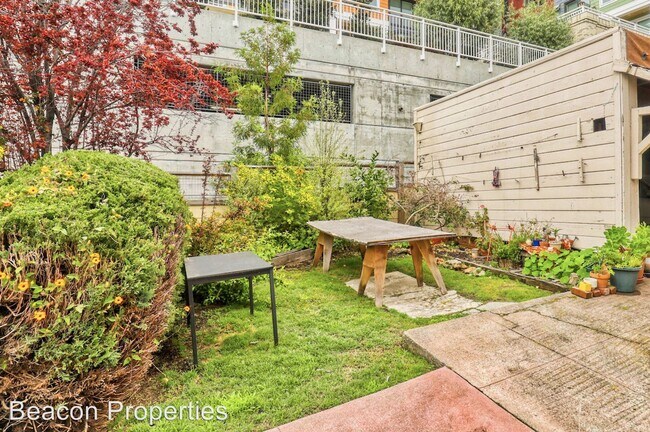 Building Photo - 310 51st St