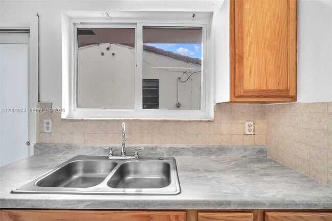 Building Photo - 535 NW 44th Ave