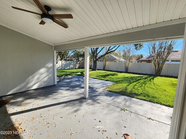 Building Photo - 2071 Thornhill Drive
