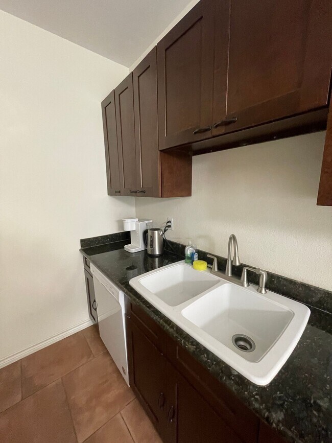 Building Photo - Brand New 1 Bedroom / 1 Bathroom Apartments in Lindale!
