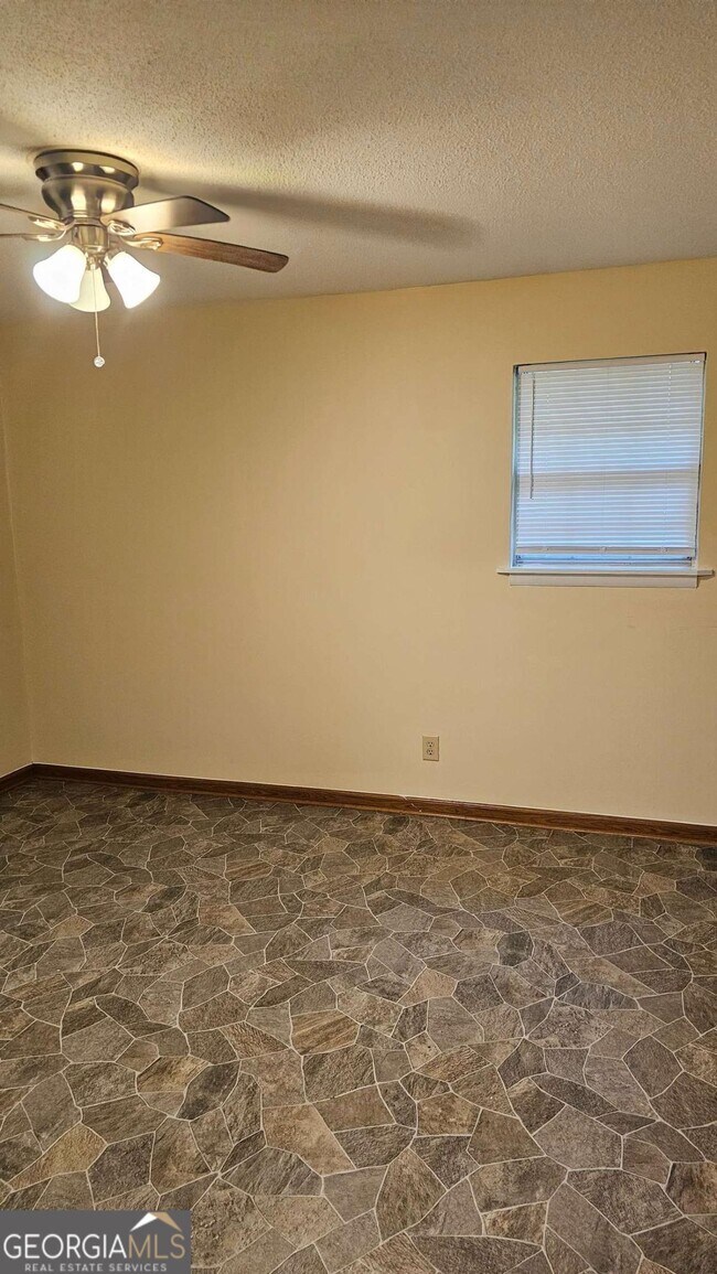 Building Photo - 412 Vienna Cir