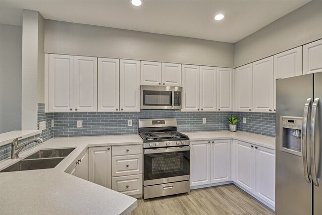 Building Photo - 25 Scarlet Woods Ct