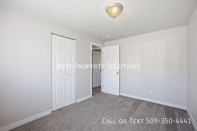 Building Photo - 912 S Alderwood Dr