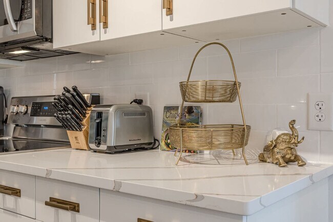 Building Photo - 525 Parkway Dr NE