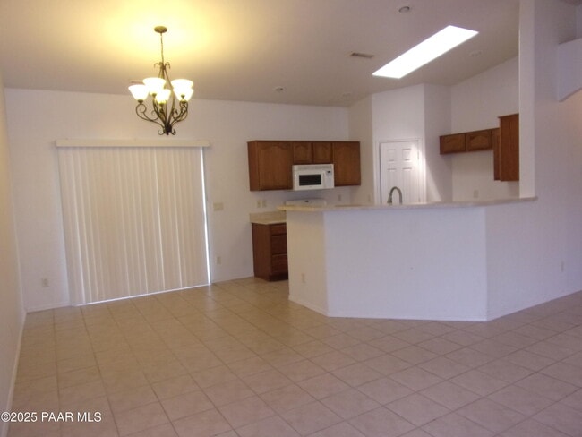 Building Photo - 6815 E Sandhurst Dr