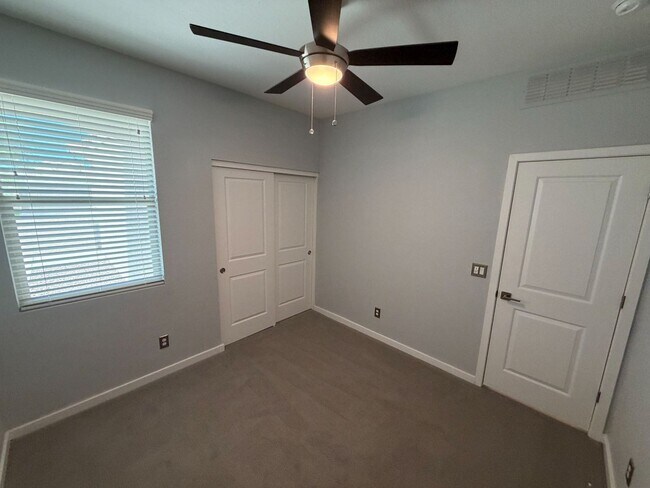 Building Photo - 3673 E Sandoval Dr