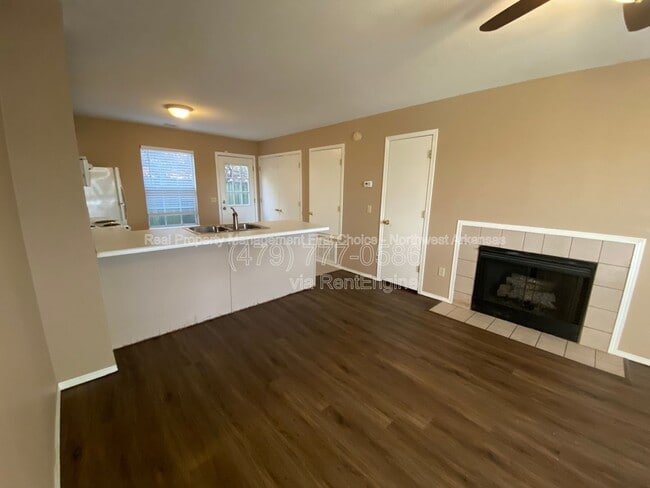 Building Photo - 1244 N Iron Horse Dr