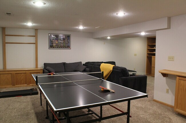 Building Photo - 202 NW Sharmin Dr