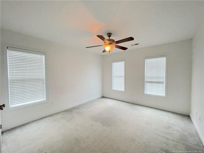 Building Photo - 511 Green Links Dr