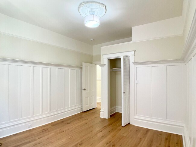 Building Photo - LOWERED PRICE! FULL FLOOR FLAT! Bay Window...