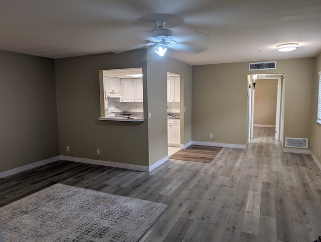 Building Photo - 198 Tuscany D