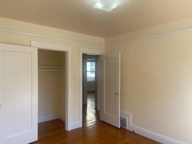 Building Photo - Lovely Exclesior Home with 2 Car Garage Pa...