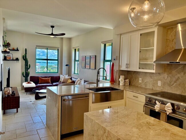 Building Photo - 930 Cape Marco Dr