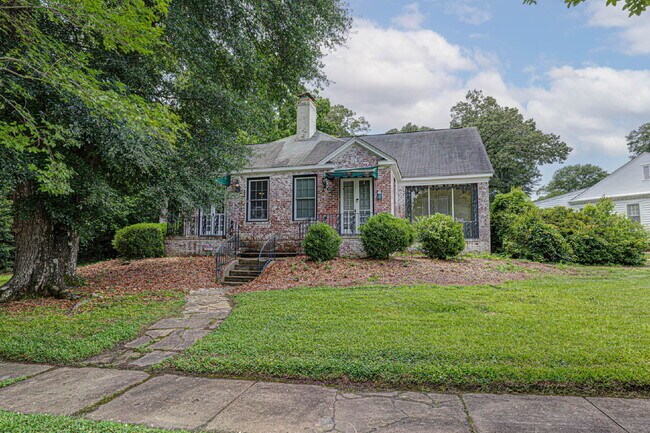 Building Photo - 1523 Dixon Dr