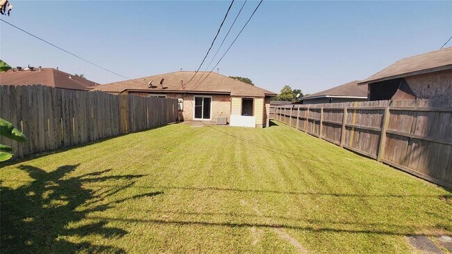 Building Photo - 6360 Crestside Dr