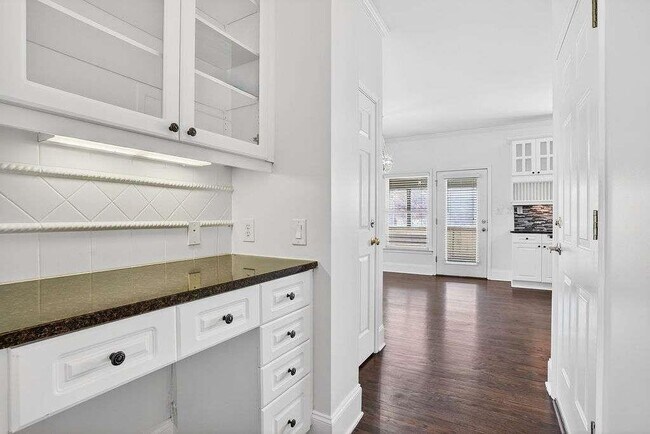 Building Photo - 1200 Cresthaven Ln NW