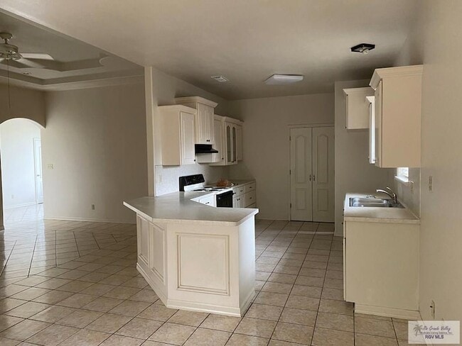 Building Photo - 25 La Paz Ct