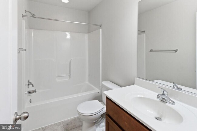 Building Photo - 37 Britania Ct