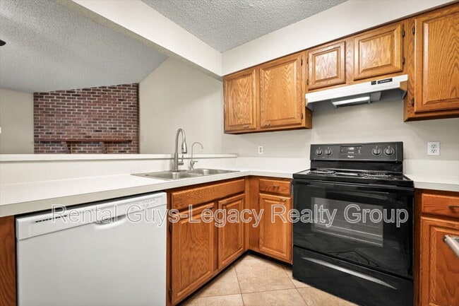Building Photo - 3956 Hollows Dr