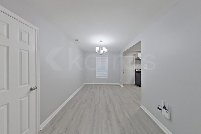 Building Photo - 230 E Colonial Dr