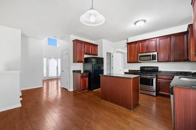 Building Photo - 1255 Wondering Way