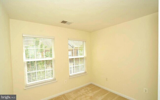 Building Photo - 2303 Huntington Ave