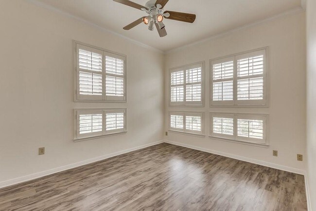 Building Photo - 3225 Turtle Creek Blvd