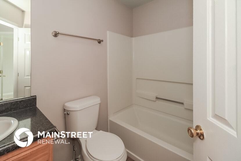 Building Photo - 2590 S Hills