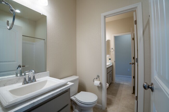 Building Photo - 3625 Blue Bird Dr