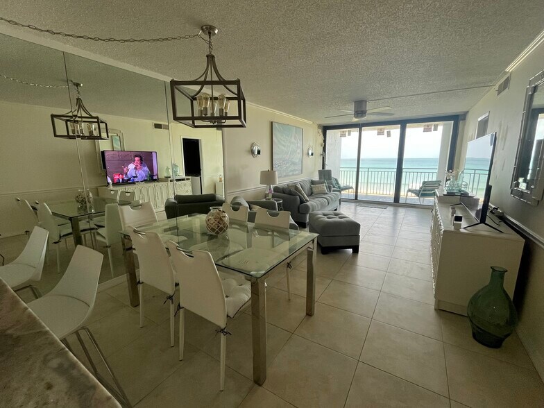 Building Photo - 10102 S Ocean Dr