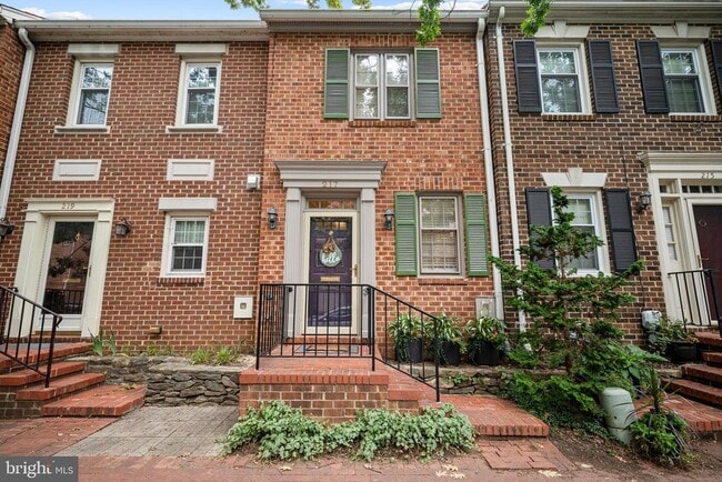 Building Photo - 217 Oronoco St