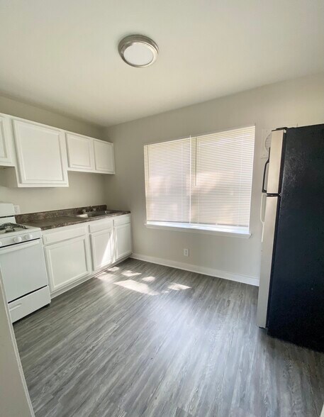 Building Photo - 1445 Nightingale Rd