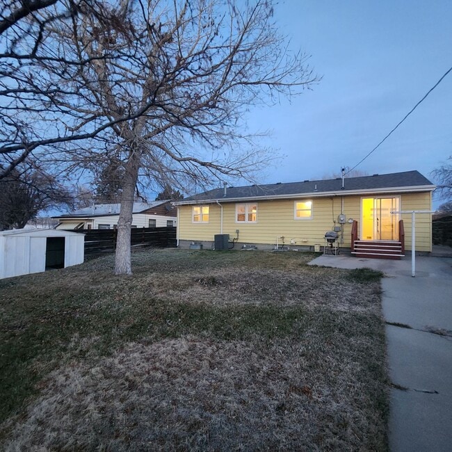 Building Photo - Eastside 4 BD w/garage