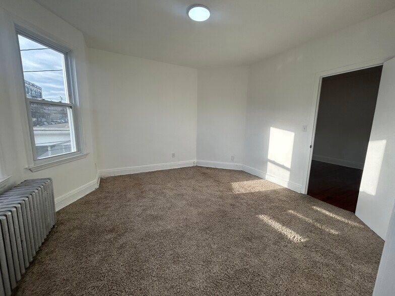 Building Photo - 318 71st St