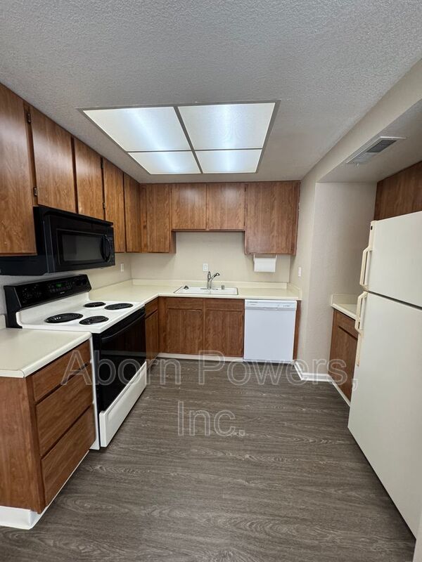 Building Photo - 2529 Greenwood Ln