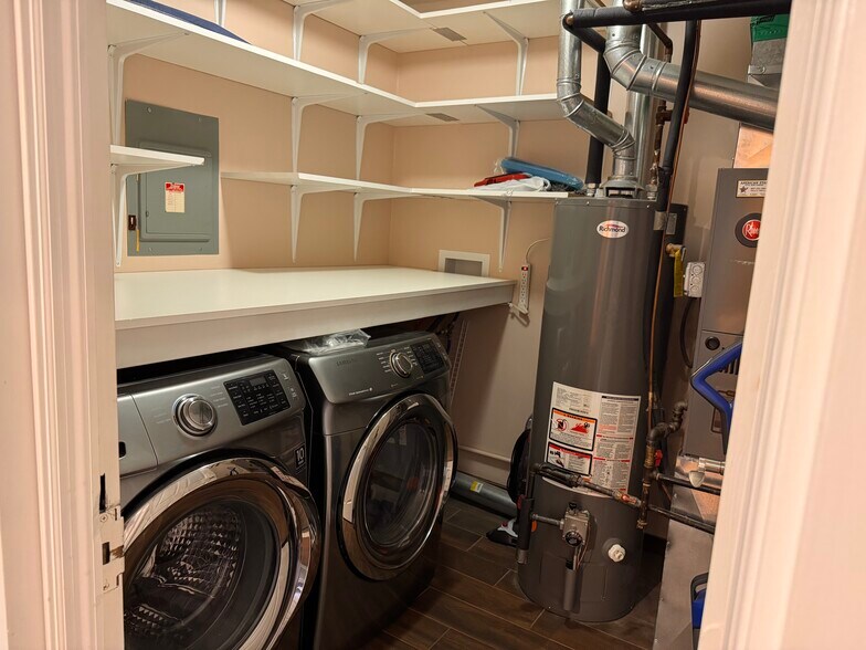 Building Photo - 5604 Tinder