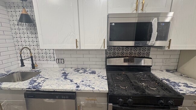 Building Photo - 5618 Phillips Ave