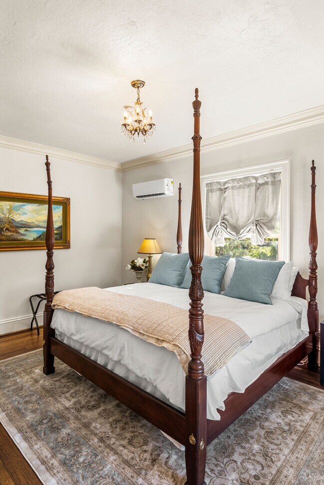 Building Photo - All-Utilities-Included Studio in Historic Bristol Manor | Pet Friendly