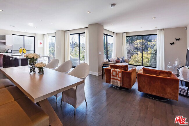 Building Photo - 432 N Oakhurst Dr