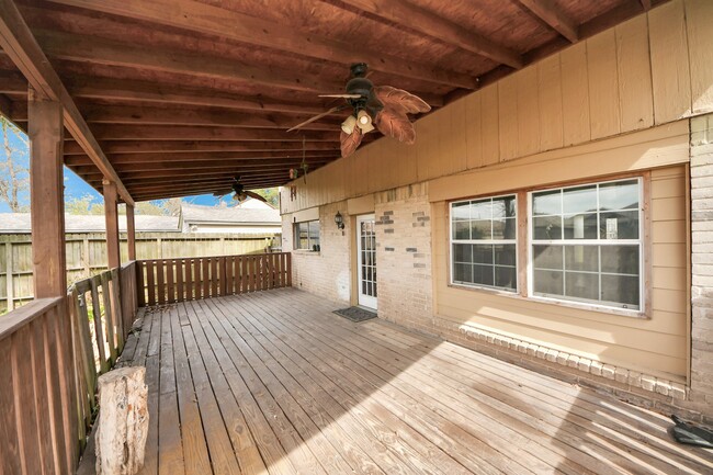 Building Photo - 23927 Verngate Dr