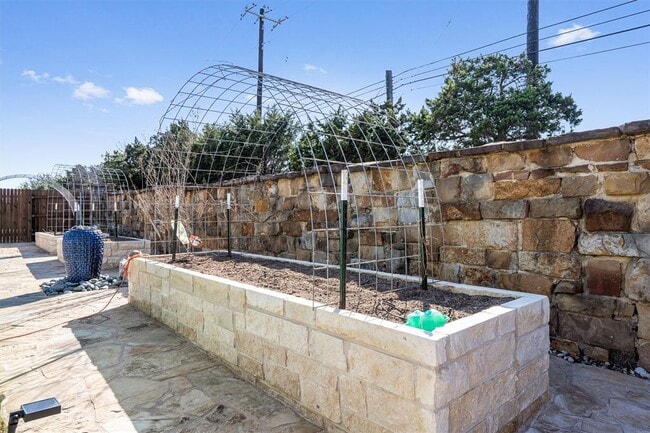 Building Photo - 138 Drury Ln