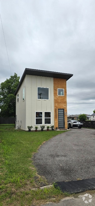 Building Photo - 404 W Wichita St