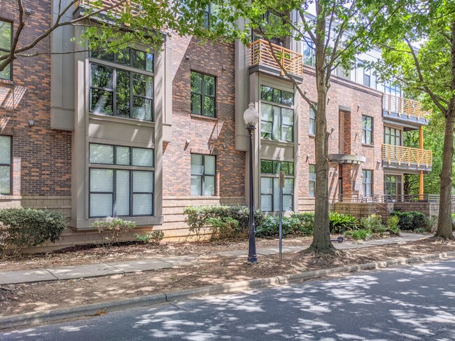 Building Photo - Modern 1BR/1BA in First Ward – Walk to Parks, Dining & Entertainment