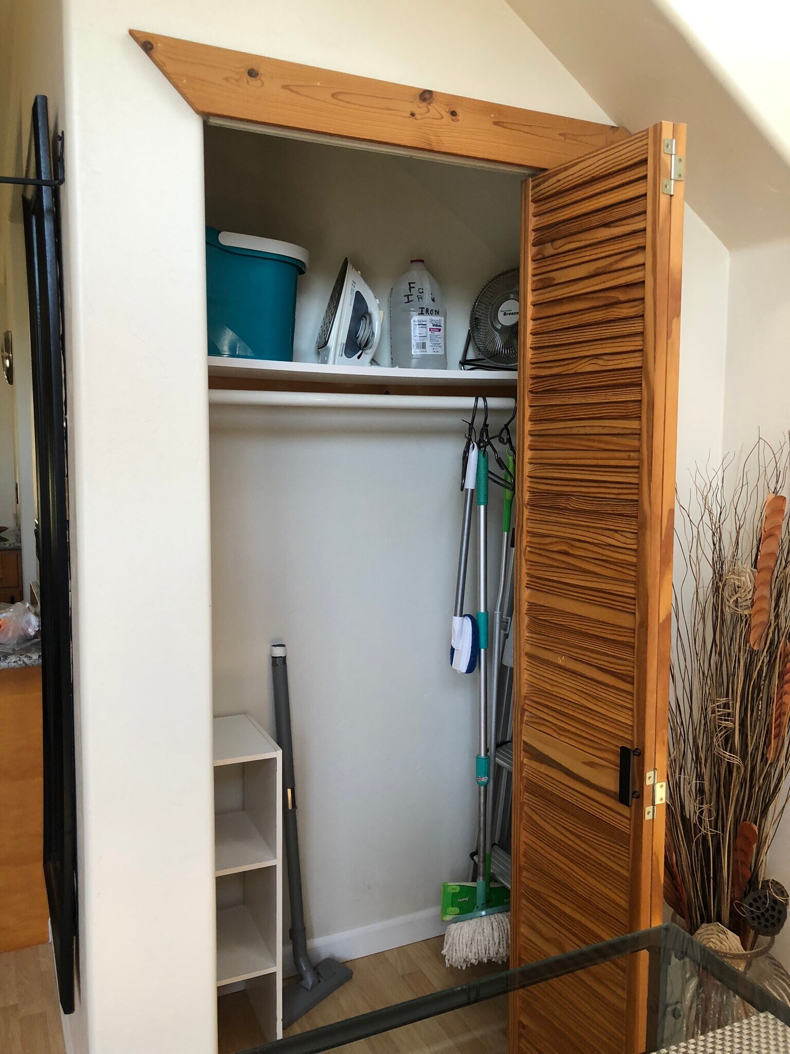 Closet - Coats Supplies - 25651 Palomares Rd