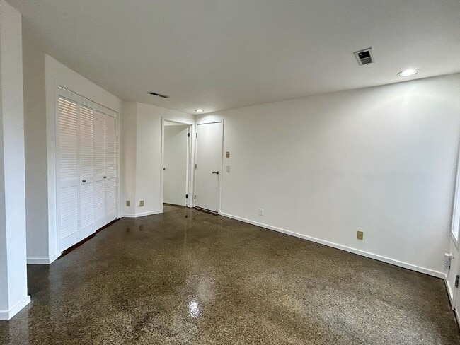 Building Photo - Capitol Hill Townhouse