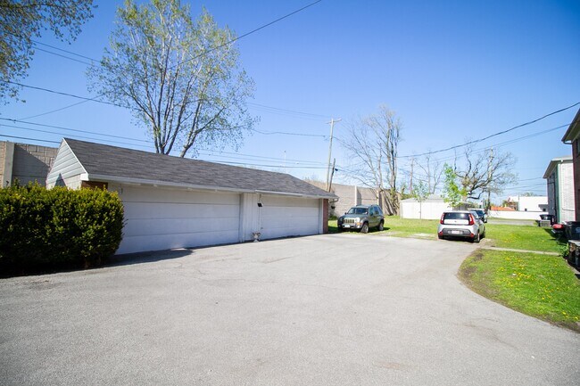 Building Photo - 2962 Carskaddon Ave